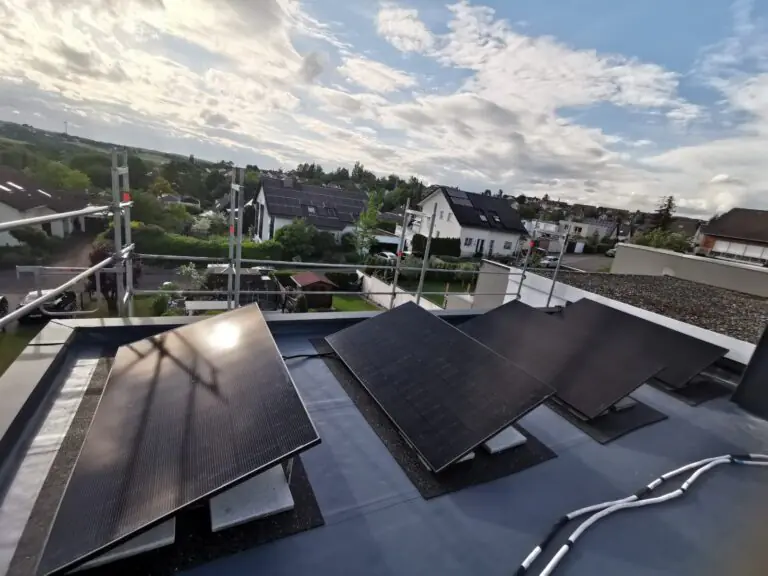 Balkonkraftwerk – Sind Speicherbatterie und Smart Meter sinnvoll?